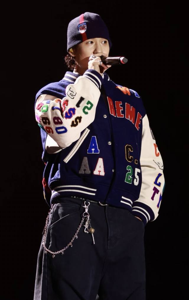 Supreme Ss25 Week 3 praises Varsity Jacket Appliqu