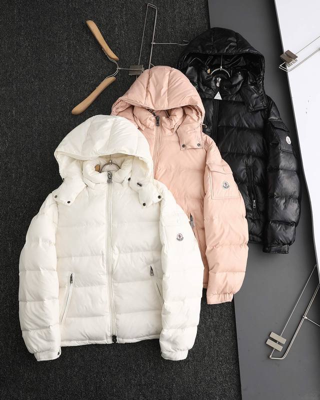 Genuine down jacket, 90% down, comes with a dust bag. Returns/losses will be au