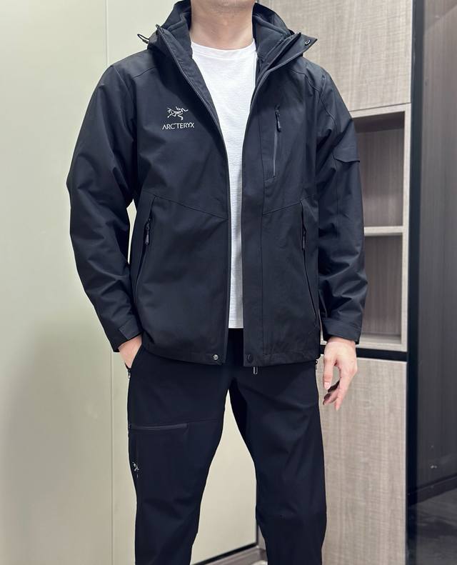 Arc'teryx Men's 3-in-1 Jacket - A Must-Sell! This 3-in-1 jacket is incredibly h