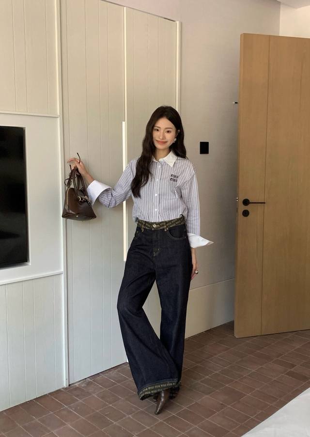 New Arrival Miu* 25Ss New Versatile Raw Color Wide-Leg Jeans Features a letter l