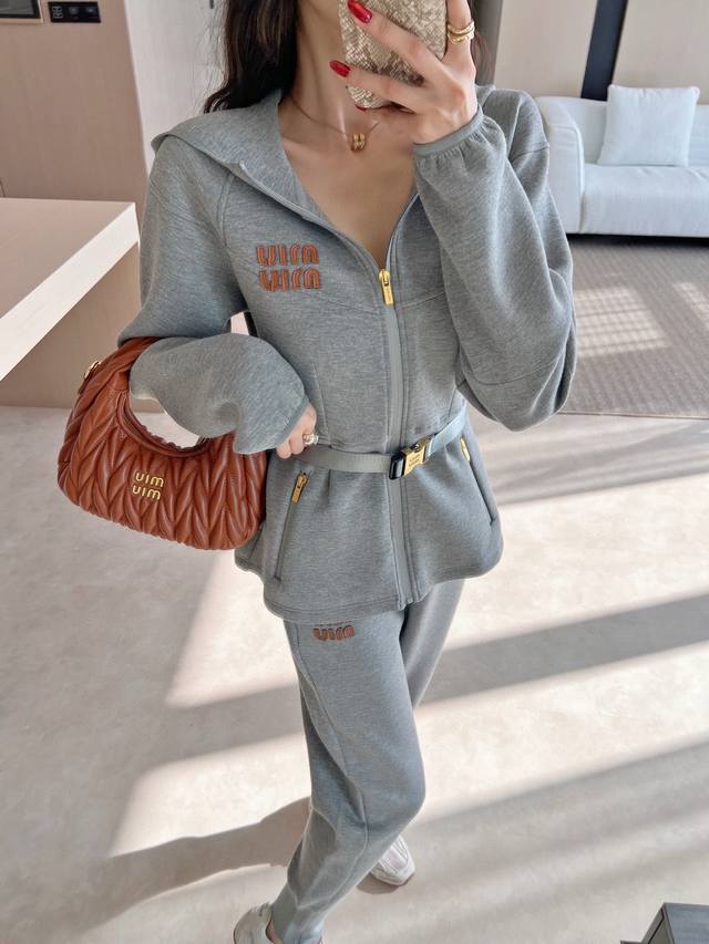New Arrival Miu Miu 25Ss Latest Air Layer Set Logo Belt-Decorated Hooded Jacket
