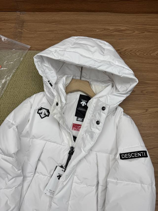 Detailed Images# Descente Long Down Jacket for Men and Women, Many Celebrity Sty