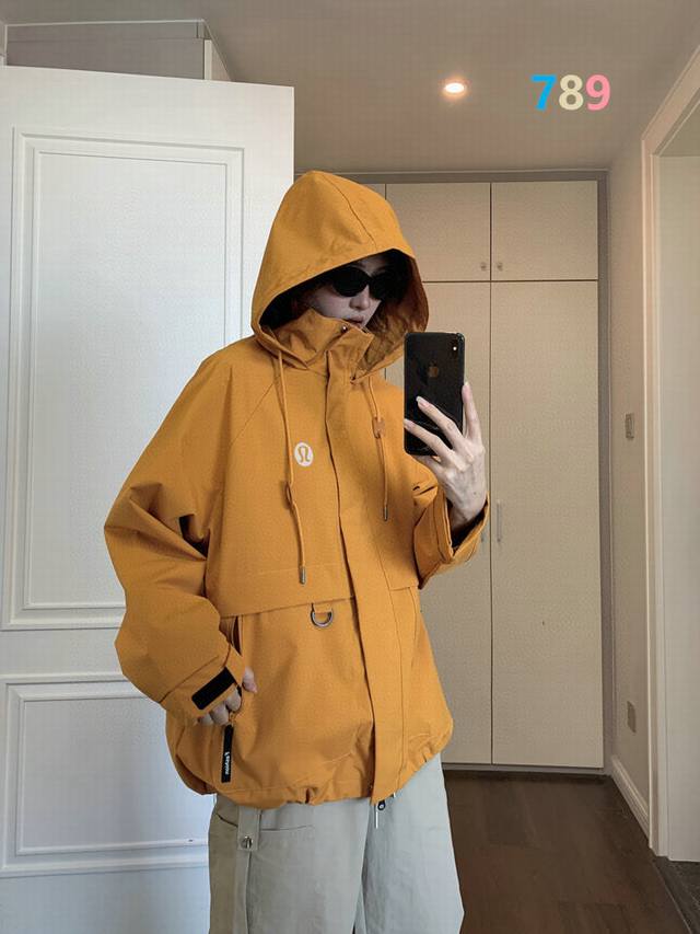 Three-in-one... Lululemon From an appearance standpoint, it presents a casual a