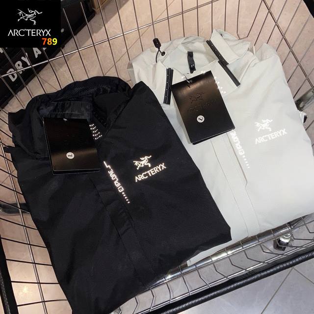 Hot Selling 3-in-1! Arc'teryx Reflective Logo Classic 3-in-1 Two-Piece Set for M