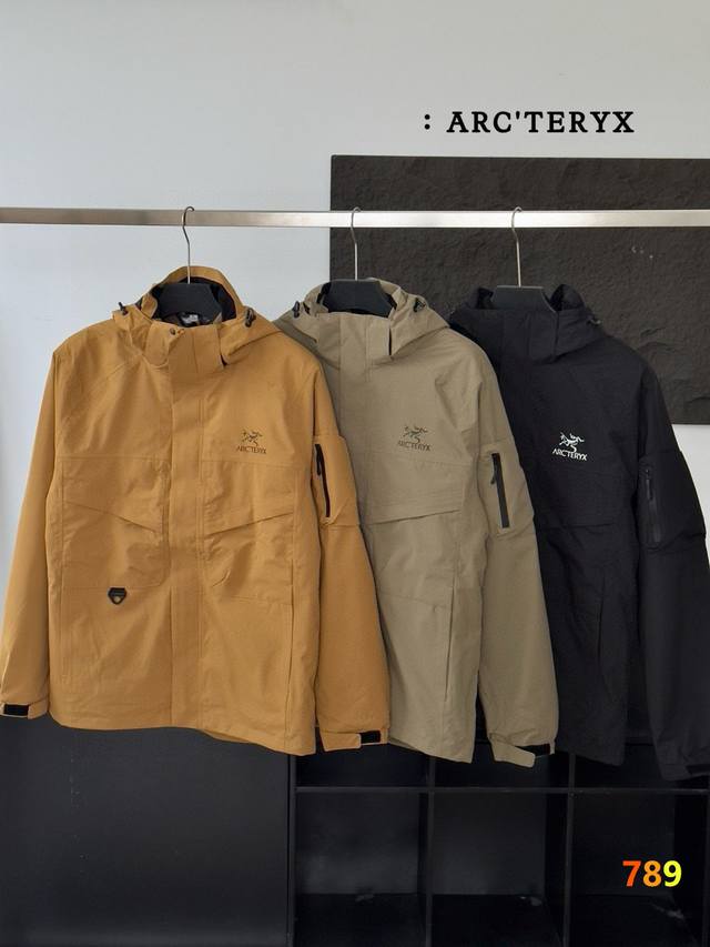 Arc's 3-in-1 Casual Jacket A must-have cool outdoor jacket! Super high cost perf