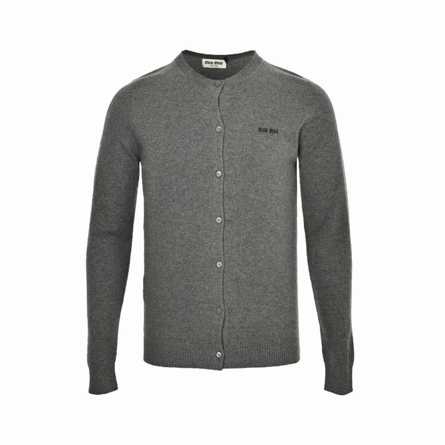 Miu Miu 24Fw Jacquard Logo Cashmere Crew Neck Knit Cardigan A classic and versat