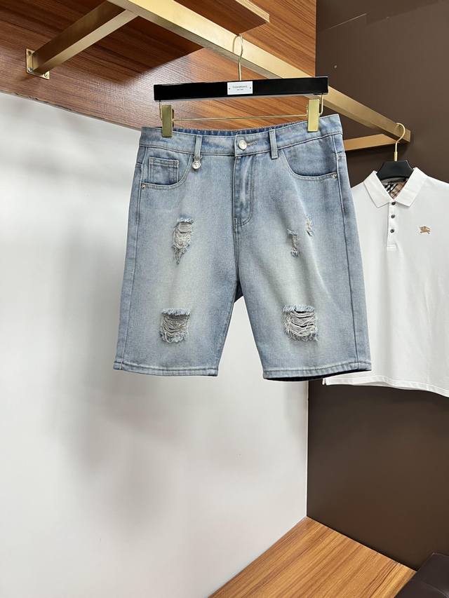 Available at Versace official website and boutiques. High-quality original stoc