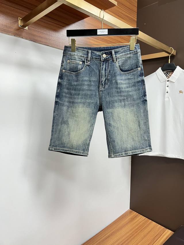 Available simultaneously on the Zegna official website and in stores. High-qual