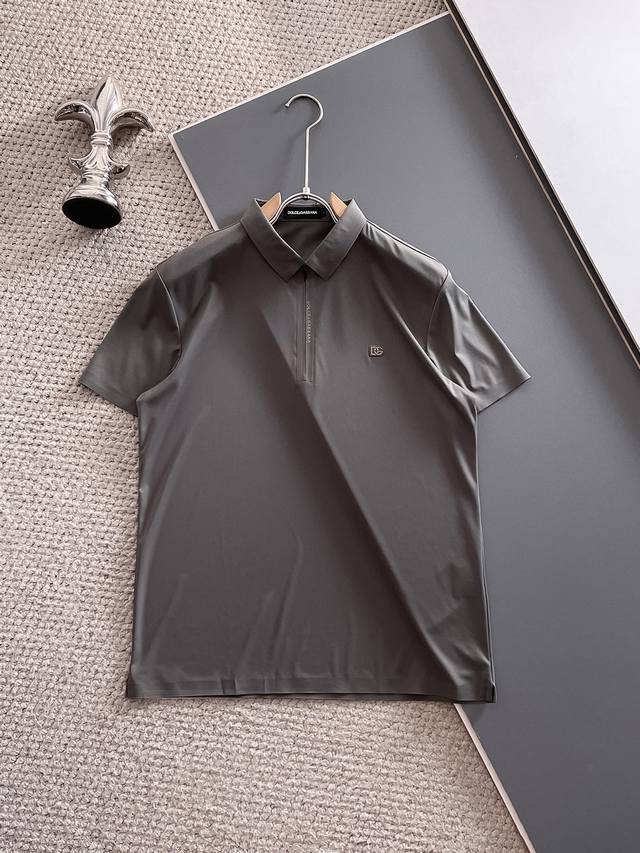 D&G (Dolce & Gabbana) - A must-have for high-end business professionals! Seamles