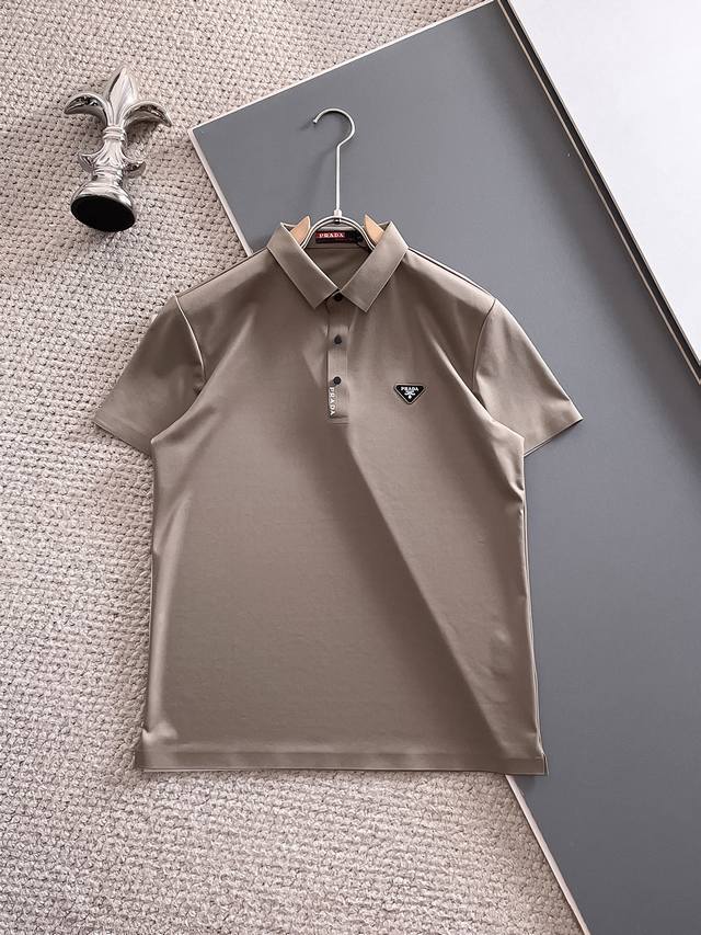 A must-have item for Prada's high-end business professionals! Seamless casual b