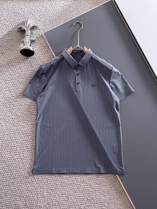 A must-have item for Armani high-end business professionals! Seamless casual bus