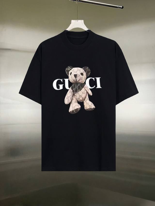 Gucci 2025 latest short-sleeved T-shirt, stylish and chic, featuring a premium
