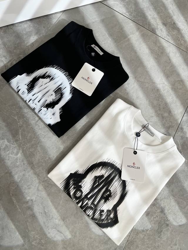 Moncler 2025 Newest Short-Sleeve T-Shirt, stylish and fashionable, featuring a