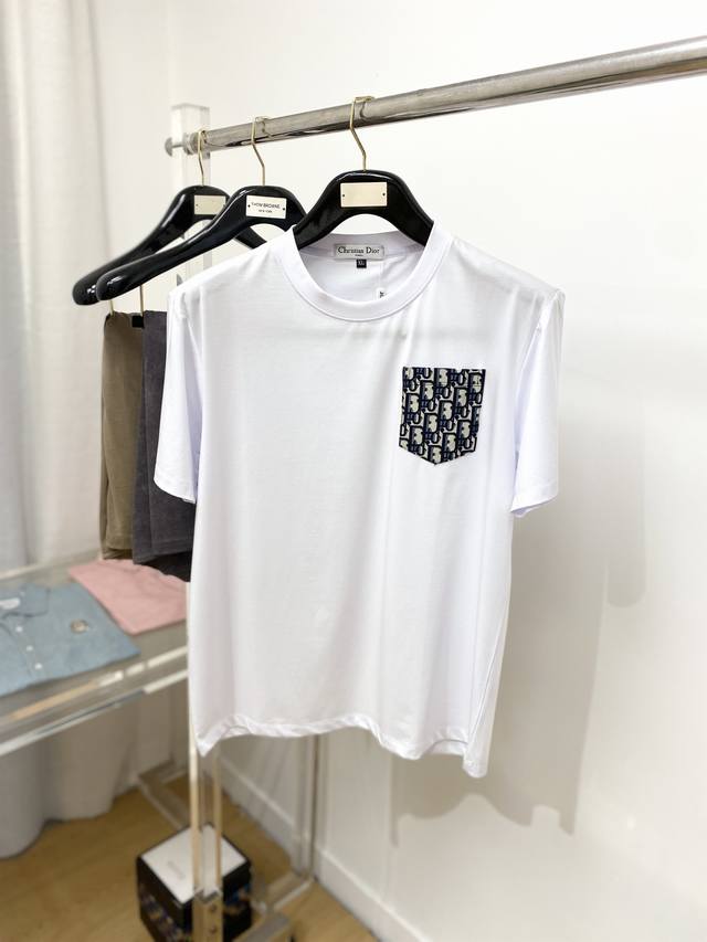 Dior, 2025 latest short-sleeved T-shirt, stylish and chic, featuring a premium
