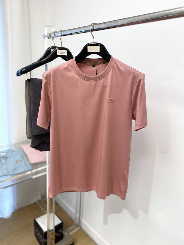 Burberry, 2025 latest short-sleeved T-shirt, stylish and chic, featuring an exq