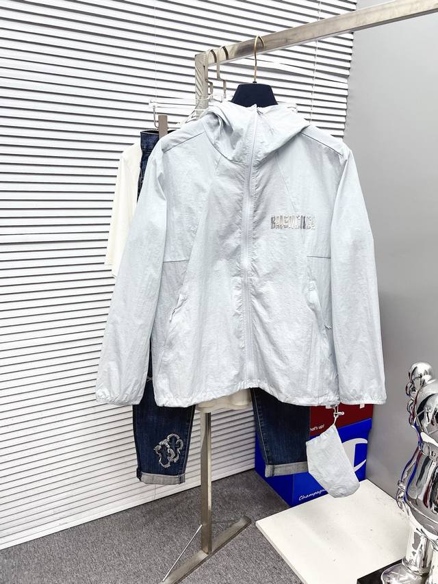 Balenciaga 2025 Spring/Summer New Men's Sun Protection Jacket. Featuring a uniq
