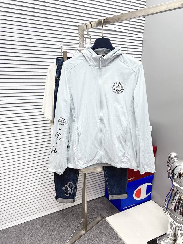 Moncler 2025 Spring/Summer New Men's Sunscreen Jacket. Featuring a unique custo