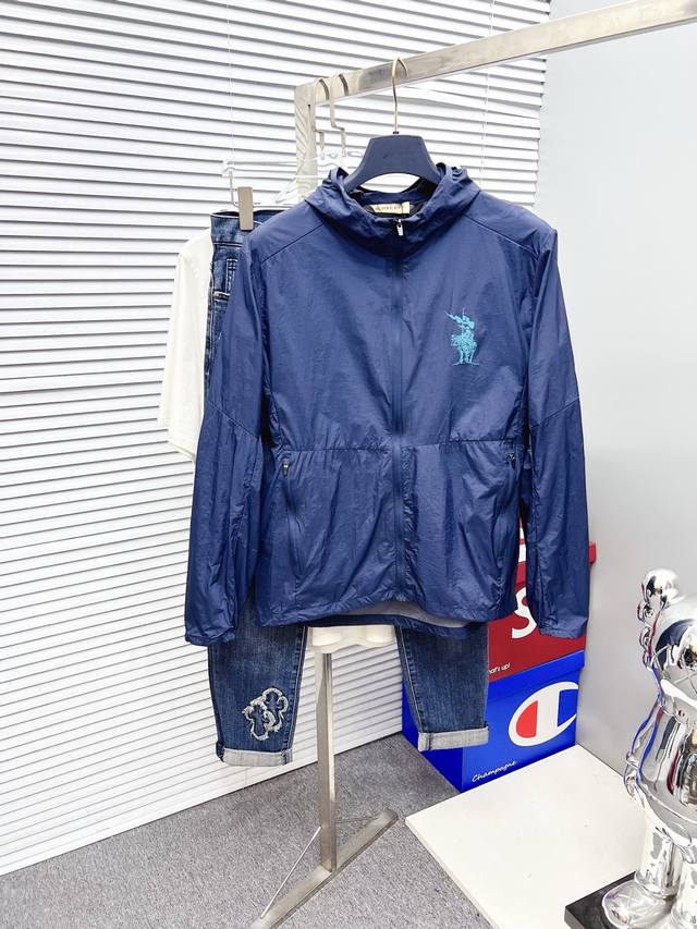 Burberry 2025 Spring/Summer New Men's Sun Protection Lightweight Jacket. Featuri