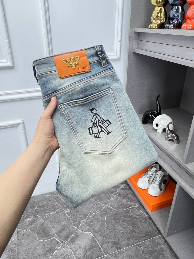 Prada's newest arrival! 2680 New Spring Festival hot-selling item, available in