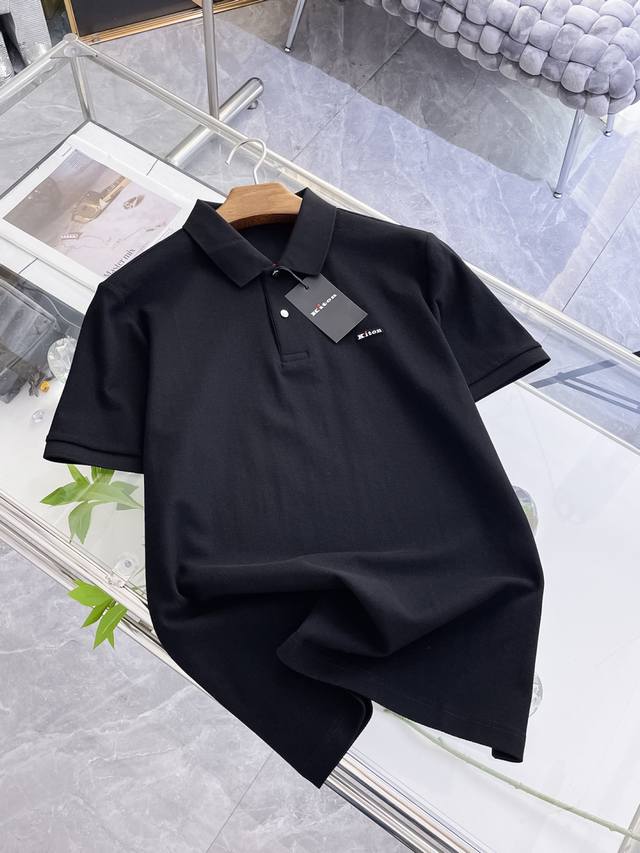 Kiton A must-have item for high-end business professionals! Seamless, heat-seale