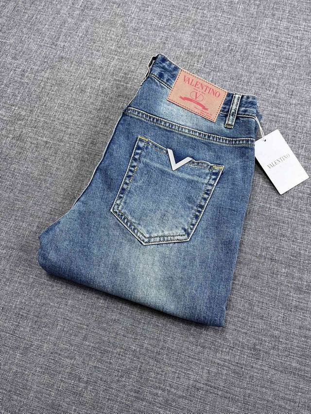 Valentino 2025 New European Boutique Hot Item Fashion Aristocratic Influencer St