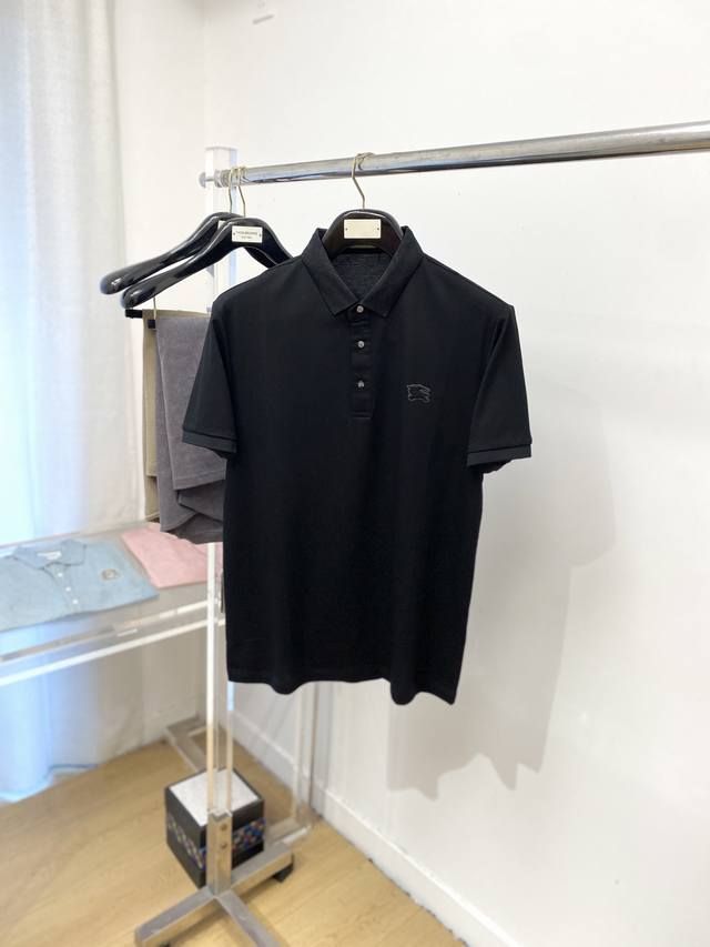 Burberry, 2025 latest short-sleeved T-shirt, stylish and chic, features an embo