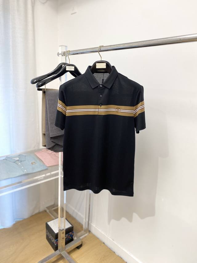 Burberry, 2025 latest short-sleeved T-shirt, stylish and chic, with an exquisit