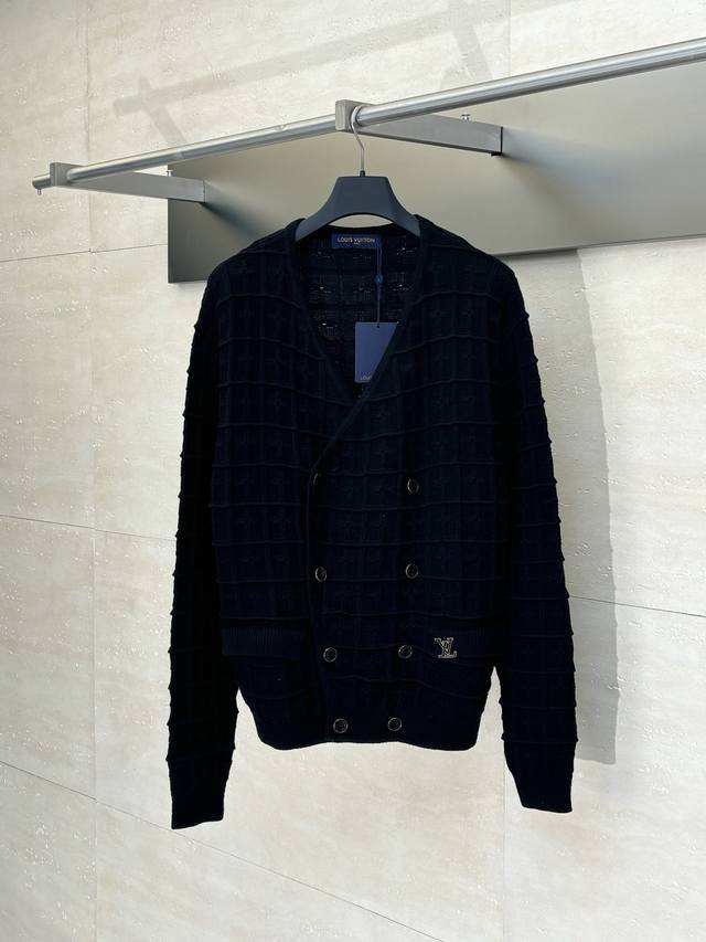 LV Louis Idol Logo Cable Knit Jacquard Double-Breasted Knit Cardigan The entire