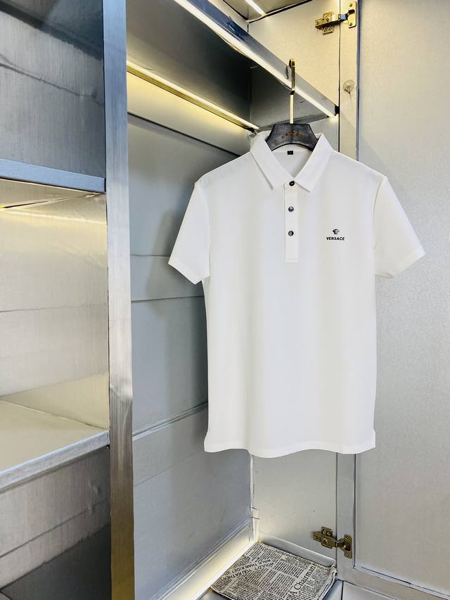 A blessing for plus-size individuals weighing up to 210 pounds! Versace origina