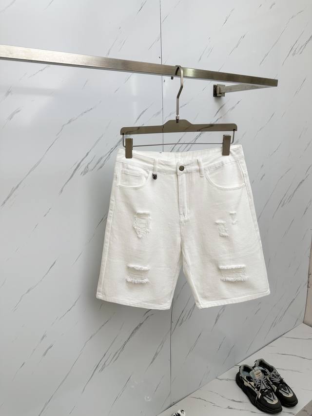 Available at Guggi official website and stores, original factory overrun, super