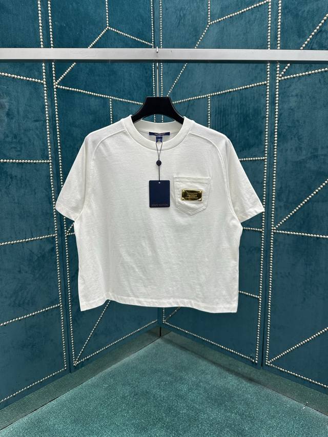 This new Louis Vuitton 25Ss cropped top features a boxy T-shirt silhouette cut