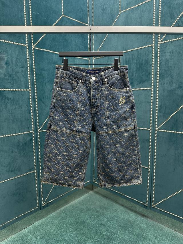 Louis Vuitton's new 25Ss denim shorts are from the 2025 Fall/Winter collection