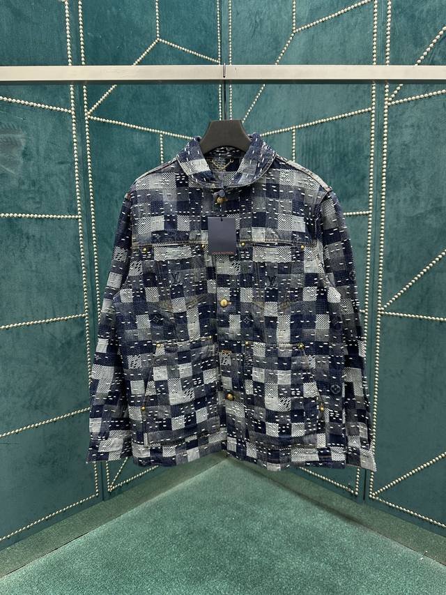 This new Louis Vuitton 25Ss denim belted jacket is from the 2025 Fall/Winter co