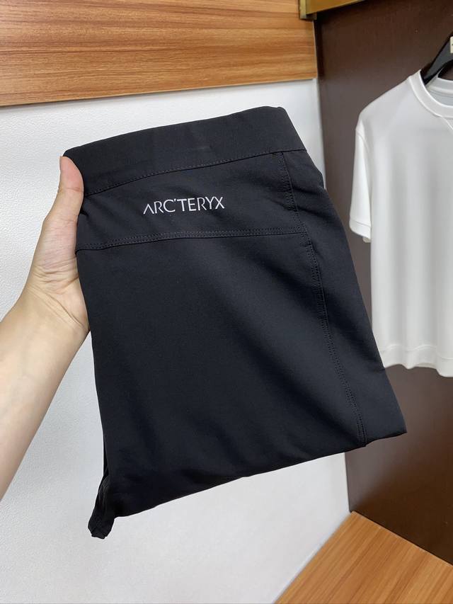 Arc'Teryx Outdoor Windproof, Warm, and Breathable Winter Men's Softshell Pants!
