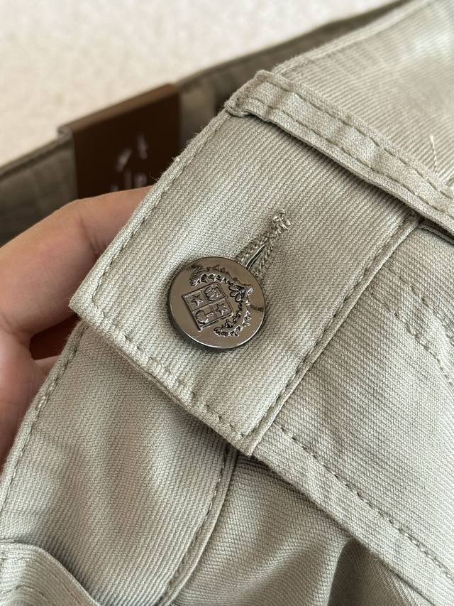 The placket buttons feature LP's classic pattern design, representing absolute