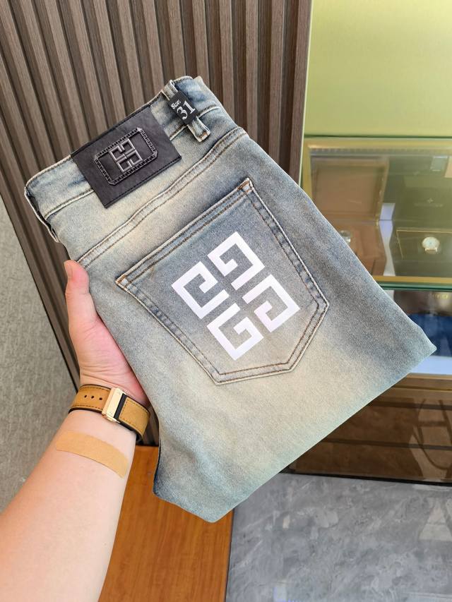 Givenchy New Arrival! 2700 New Year Hot Item! Available in Department Stores! P