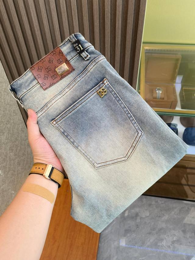 Dg New Arrival! 2700 New Year Hot Item! Available in department stores! Premium