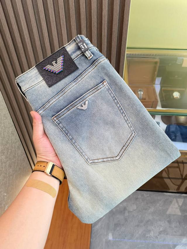 Armani's new arrival! 2700 New Year's hottest new product, available in departm