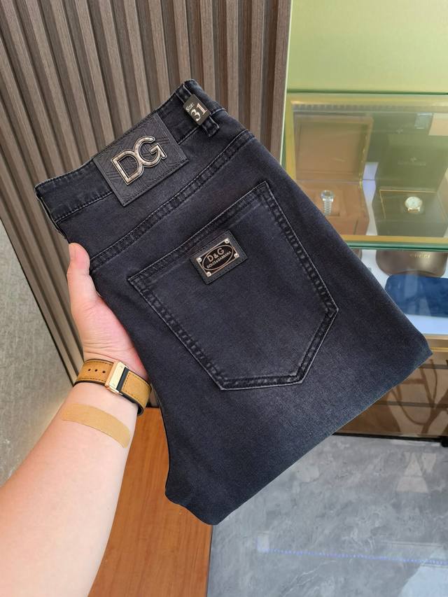 Dg New Arrival! 2700 New Year Hot Item! Available in department stores! Premium