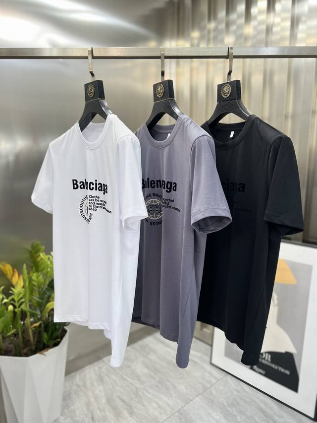 Balenciaga 2025 Spring/Summer New Arrival T-shirt with all tags included. Great