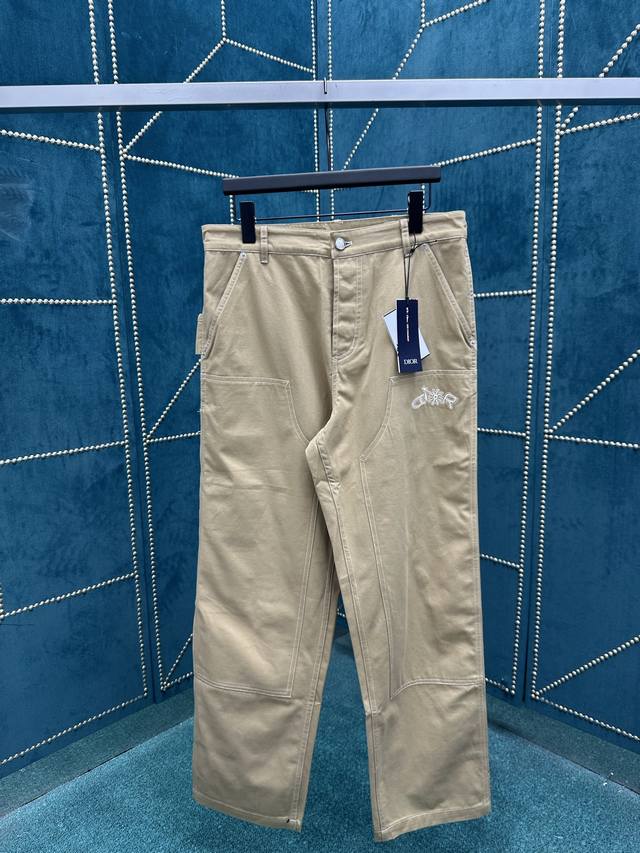 Dior's new 2025Ss cargo jeans are a new addition to the Fall 2025 menswear coll