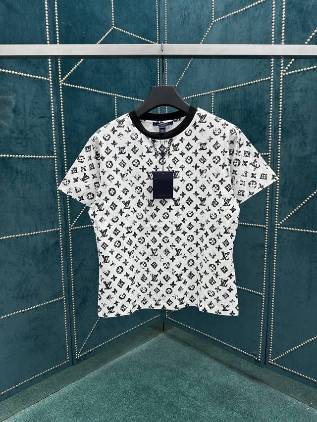 Louis Vuitton's new 25Ss T-shirt is crafted from soft cotton knit, with a ribbe