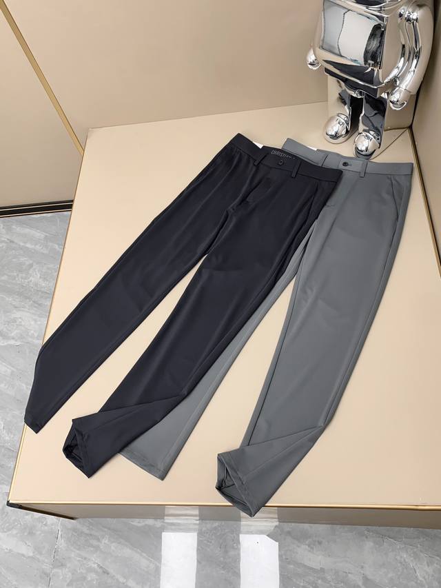 Two-tone detail close-up: This style is made from premium nylon fabric. The bra