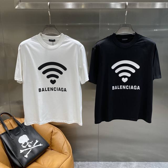 Balenciaga 2025 New Arrival: Crew Neck Short-Sleeve T-Shirt. Made with premium