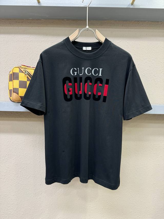 Gucci 2025 Spring/Summer New Short-Sleeve T-Shirt! Fashionable and casual short-