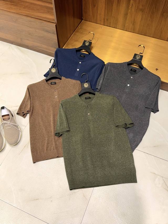 Bro, you're here! The charming, youthful, retro-style Henley collar short-sleev