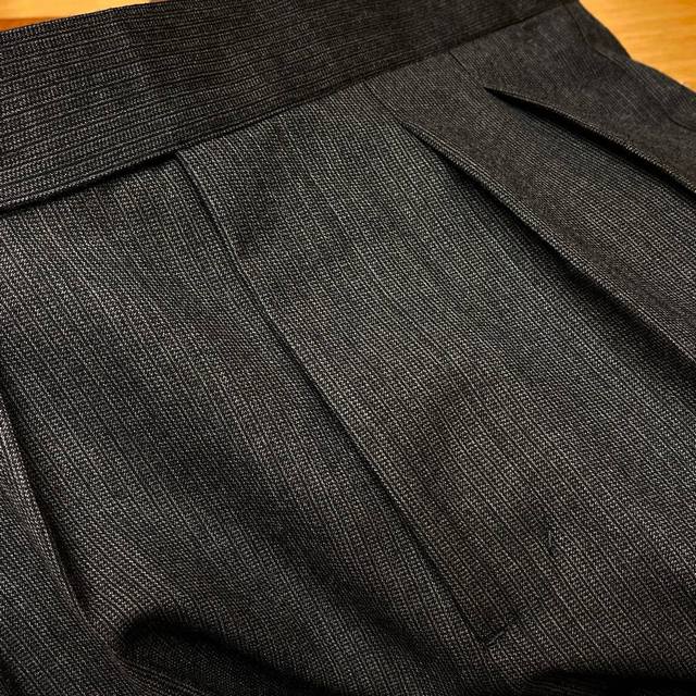 Ez Collection Retro Single-Button Gurg Shorts with Waistband Design. Made of 100