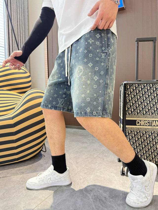 Lv Complete with all three labels, 2025 Summer New Men's Casual Shorts. High-end