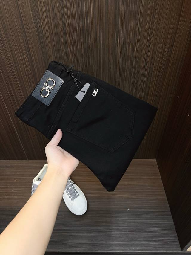 Available simultaneously on the Ferragamo official website and in boutiques. A