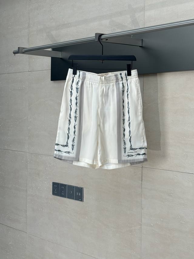 Dio* New 25Ss Lily of the Valley Shorts Highlighting the classic Cistian Couture